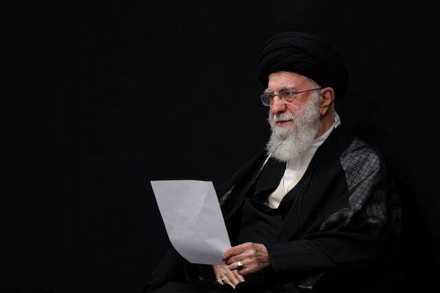 Imam Khamenei: Reaching peak of sovereignty of truth is task of youth