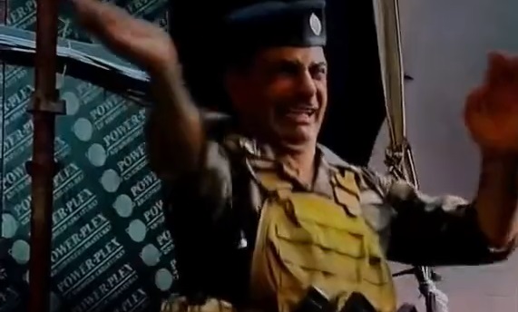 فيديو | هكذا يلطم ويبكي الجندي العراقي على مصيبة الحسين(ع)
