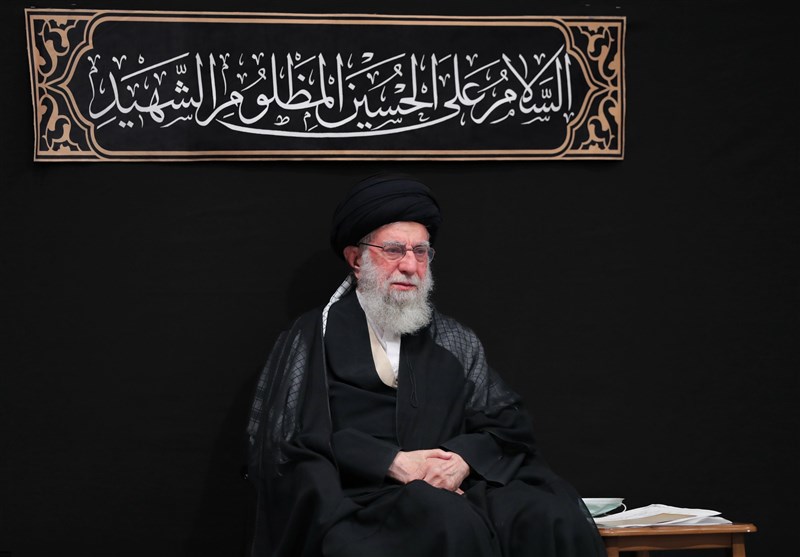 قائد الثورة الإسلامیة: اذا صمدتم ستصلون الى القمة