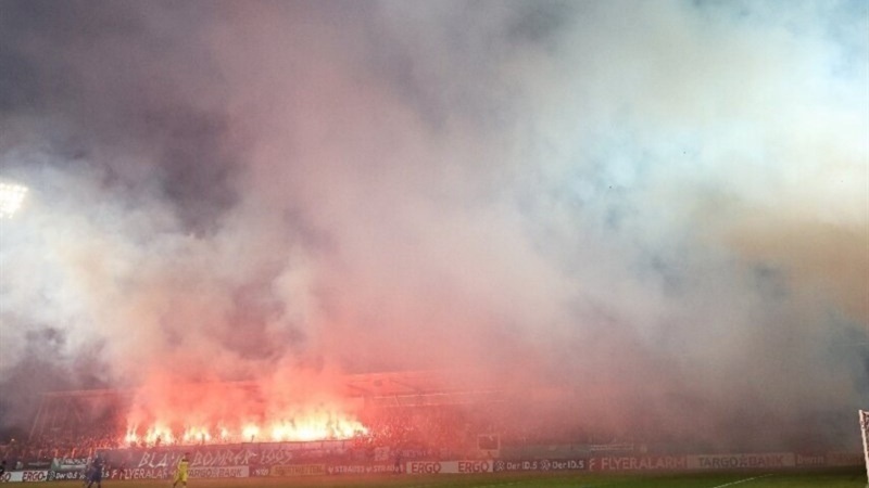  Italia, tifosi hanno dato fuoco ad uno stadio