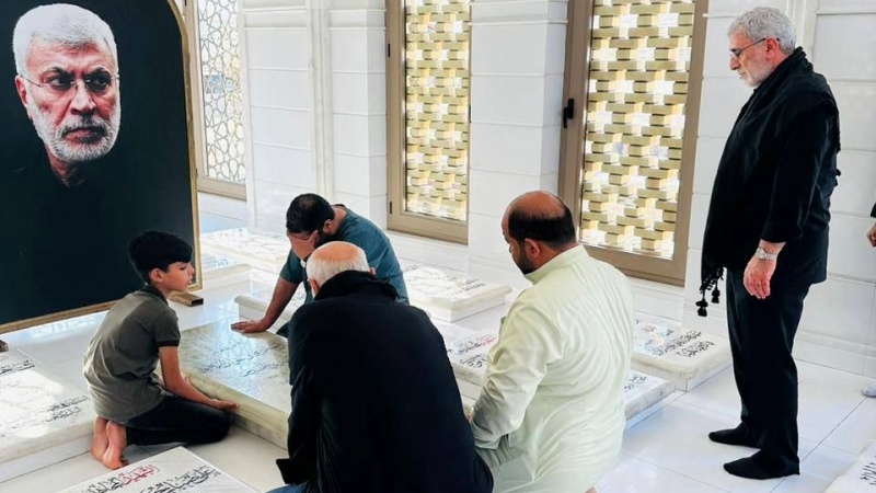  Генерал Гаани посетил могилу мученика Абу Махди Аль-Мухандиса