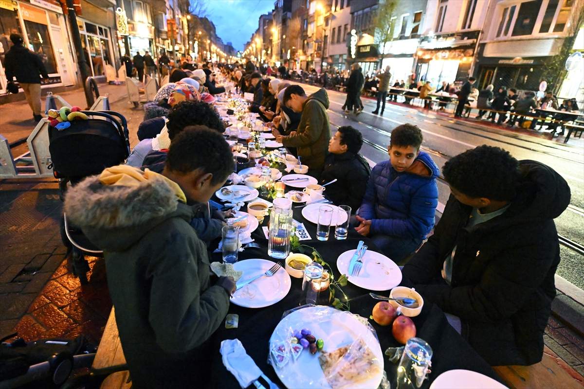 U Belgiji postavljen iftarski stol dugačak čak dva kilometra