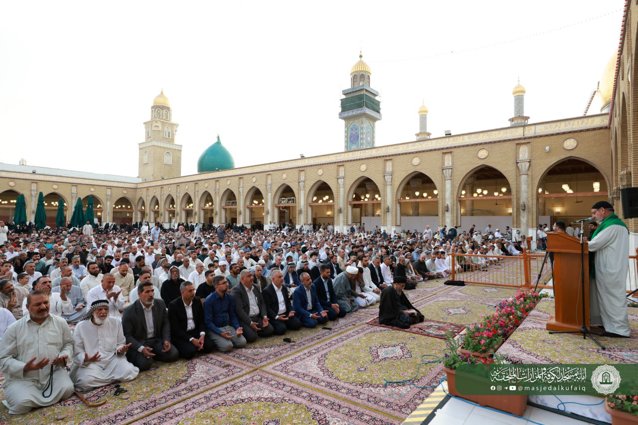 گزارش تصویری | اقامه نماز عید سعید فطر در مسجد کوفه