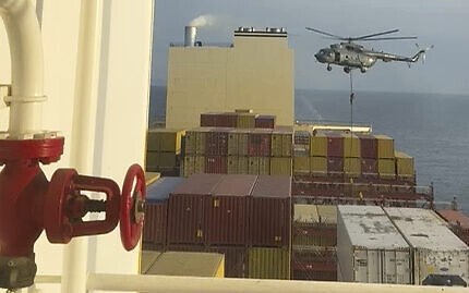 Video / İran İslam Cumhuriyeti, Fars Körfezi’nde Siyonist İsrailli iş insanı Eyal Ofer’e ait MSC Aries isimli gemiye el koydu
