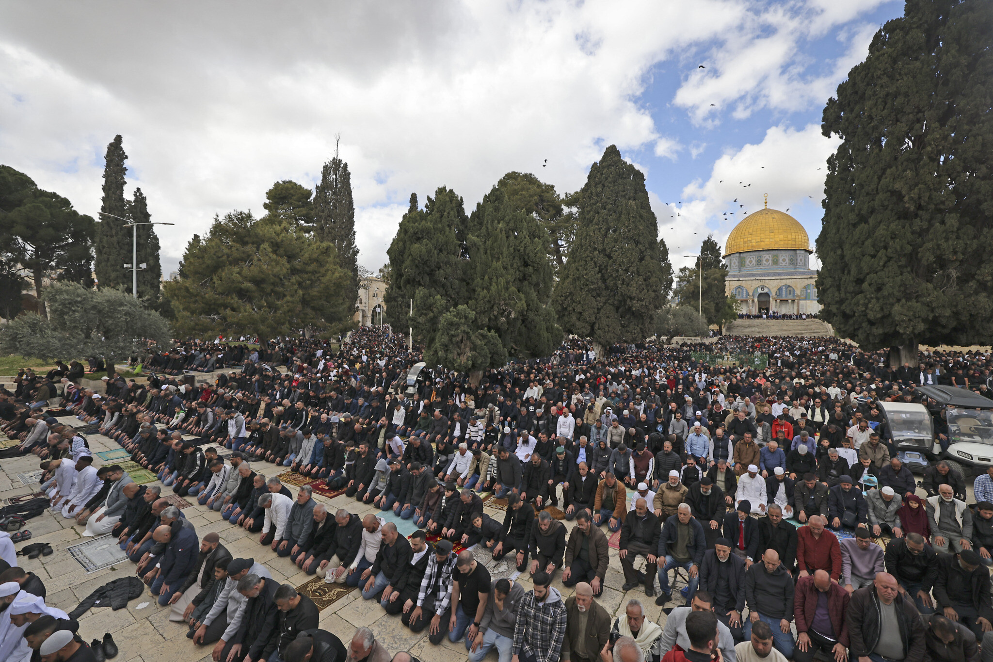 About 30,000 Palestinians attend Friday prayers in Al-Aqsa Mosque