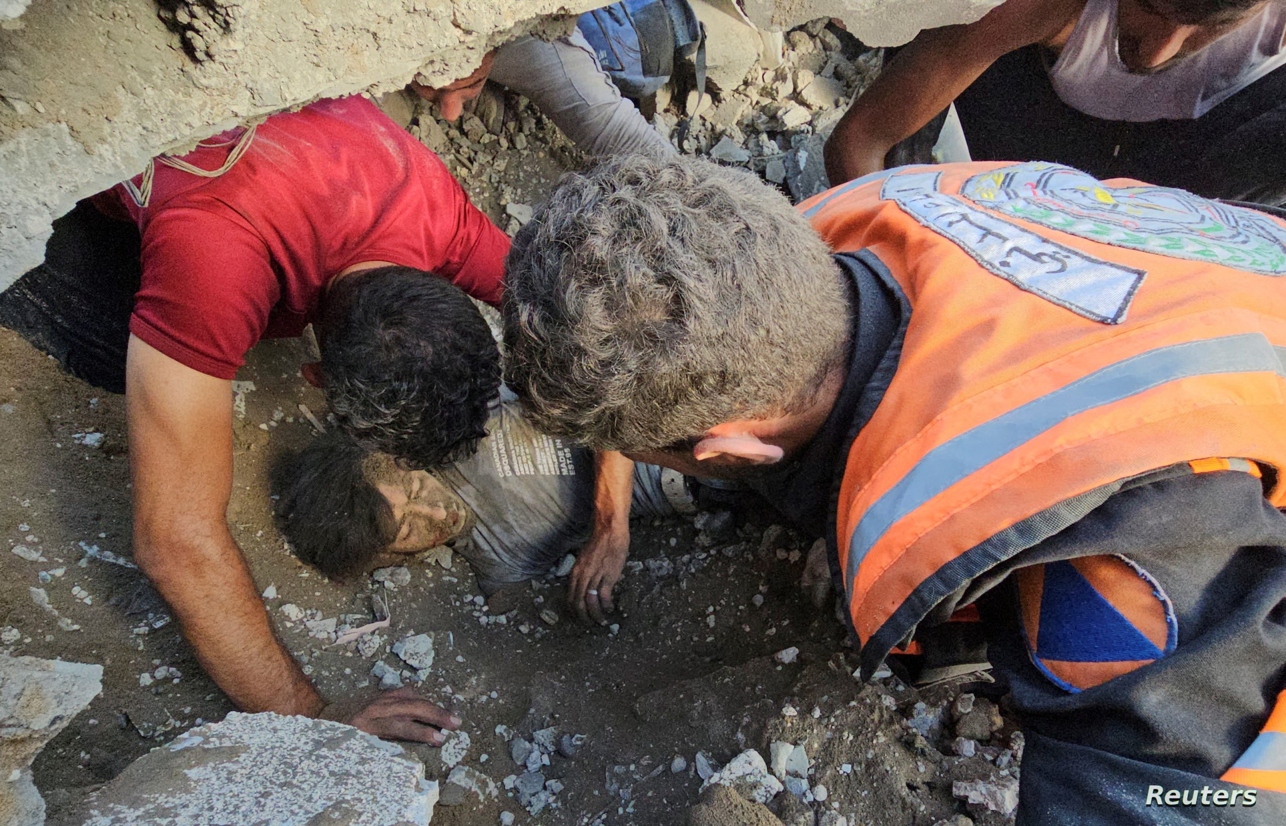Gaza: Death toll surges to 33,729 martyrs