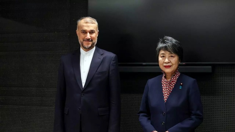 イラン・日本両外相が電話会談、　「地域の危機の根源はイスラエルによるガザ攻撃」