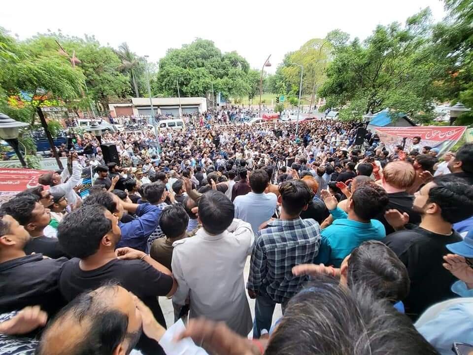 लखनऊ में जन्नतुल बक़ी की तामीर की मांग को लेकर विशाल विरोध प्रदर्शन