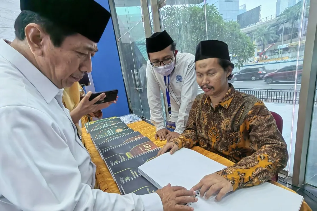  New guidebook launched in Indonesia to help visually-impaired read braille Quran