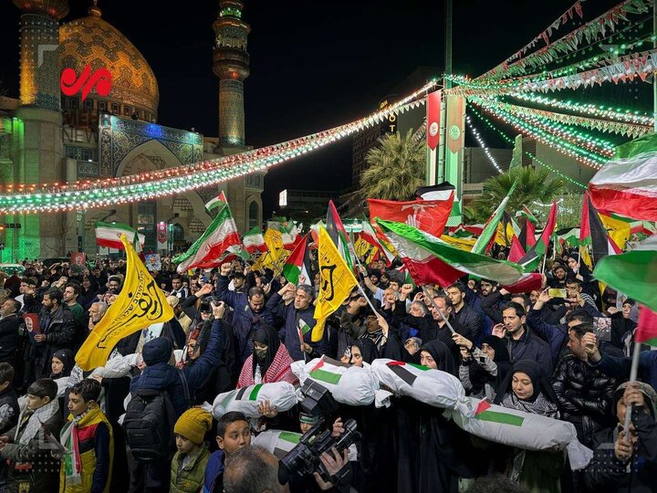  أهالي طهران يجتمعون في ساحة فلسطين لادانة اعتداء الكيان الصهيوني على القنصلية الايرانية بسوريا