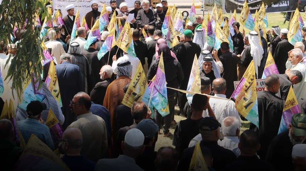Iraqi shiites gather in front of Saudi Embassy in Baghdad