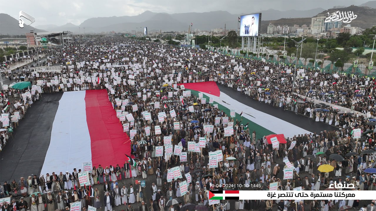 مسيرة جماهيرية كبرى في العاصمة اليمنية تحت عنوان "معركتنا مستمرة حتى تنتصر غزة"+(صور)