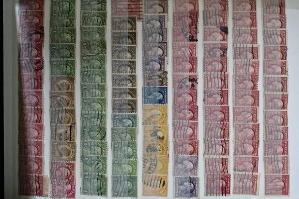  US Muslim donates stamps and coins collection to Museum of Imam Al-Ridha