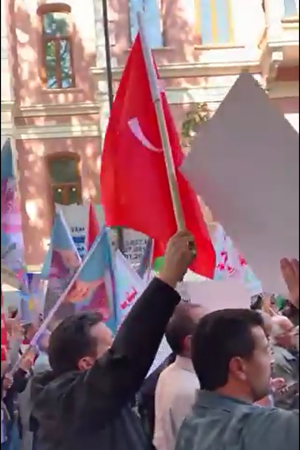 Video / İsrail işgaline karşı gösteride İran konsolosluğu önünde toplanan Türk halkı