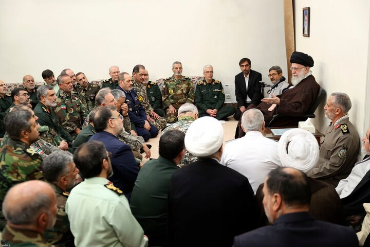 ڕێبەری باڵای ئێران سپاسی هێزە چەکدارەکانی وڵاتی کرد