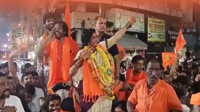 मस्जिद पर इशारों में 'तीर' चलाने वाली माधवी की मुश्किलें बढ़ीं , FIR दर्ज