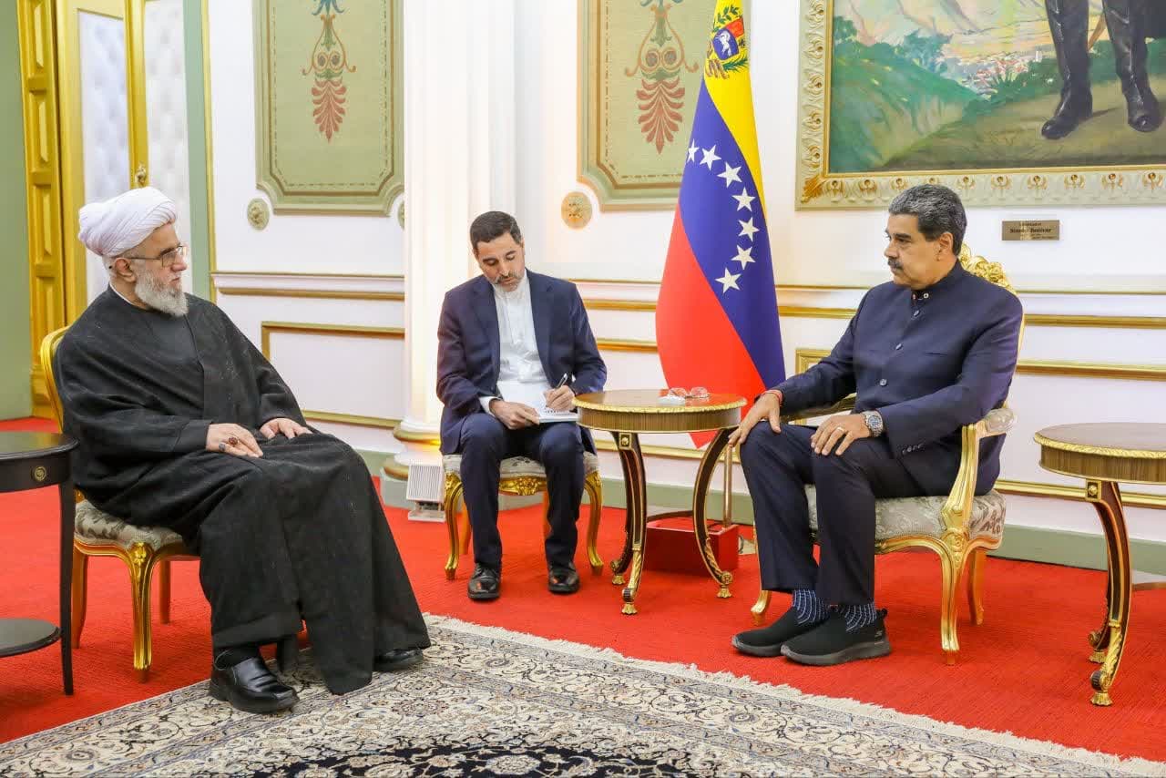 Ayatollah Reza Ramezani bertemu dengan Presiden Maduro di Venezuela.