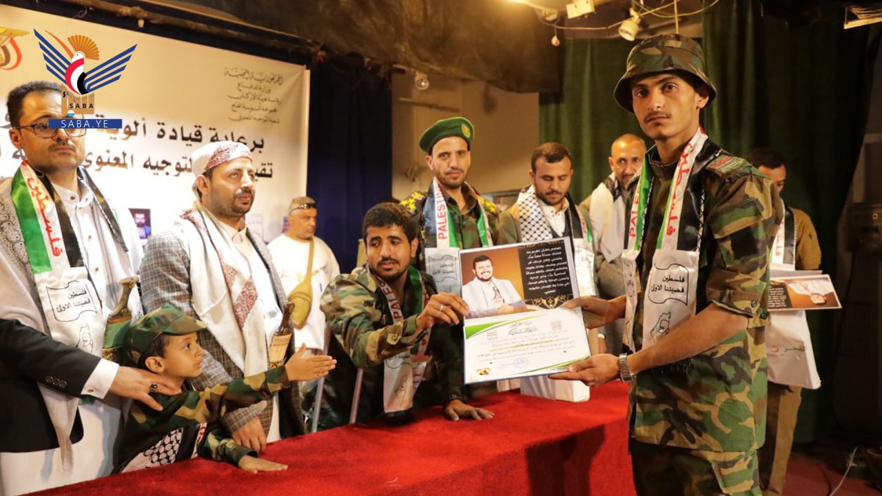 احتفال بتخرج 49 حافظا للقرآن الكريم من منتسبي قيادة ألوية الفتح في صنعاء+(صور)