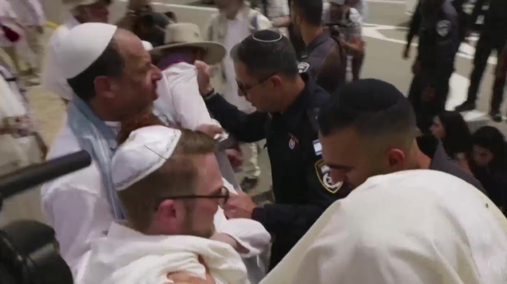 Video: American, Israeli rabbis call for ceasefire during protest near Gaza