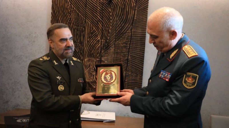 Густариши ҳамкориҳои дуҷониба ; меҳвари гуфтугӯи вазирони дифои Эрону Қазоқистон
