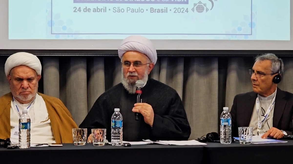 Ayatollah Ramezani: The Infallible Imams (PBUH) were leaders of conversation/ Muslims' sense of responsibility is towards all humanity