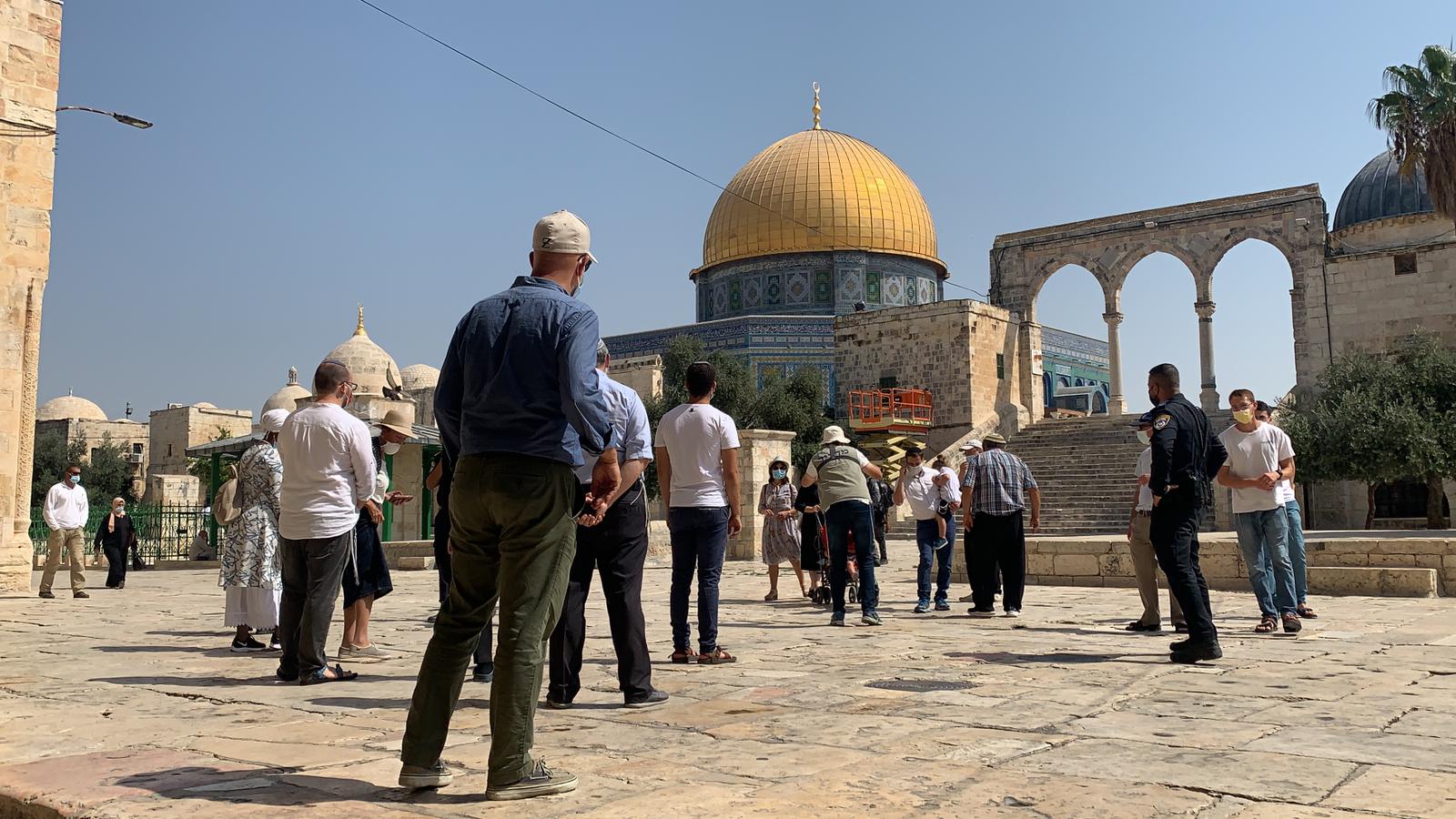 Extremist Jewish settlers continue to defile Aqsa in large numbers