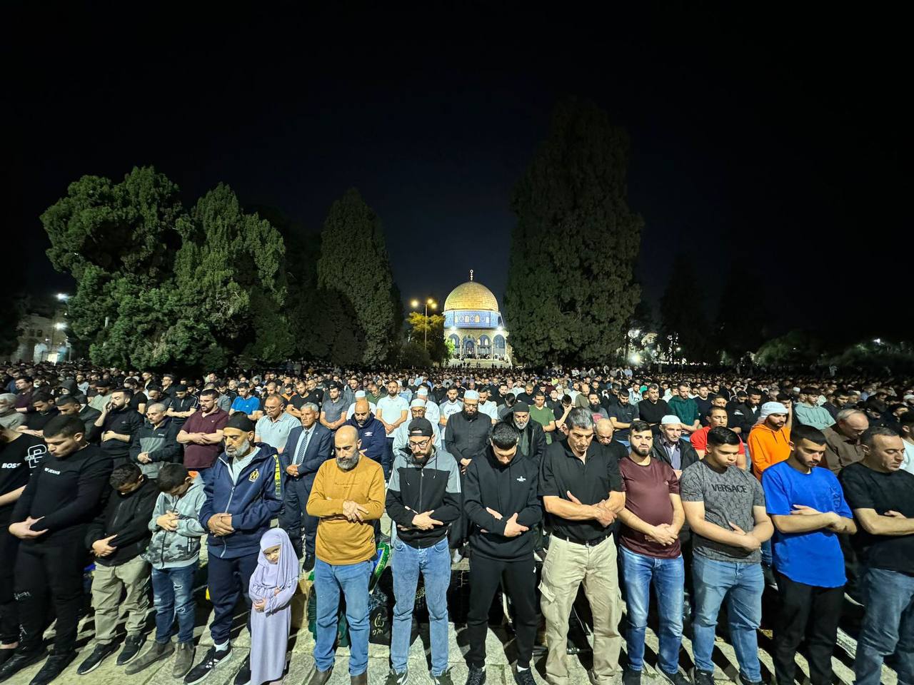 45,000 Palestinian worshipers perform Taraweeh prayers at Aqsa Mosque