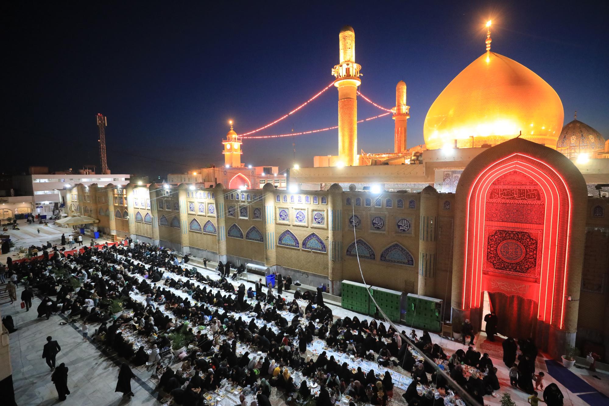 Coinciding with nights of al-Qadr, Al-Abas shrine offers its services to visitors of imams al-Hadi and al-Askari (+Photos)
