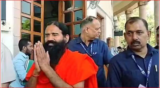 सुप्रीम कोर्ट की सख्ती के बाद रामदेव पर एक और आफत, रद्द हुए 14 प्रोडक्ट के लाइसेंस