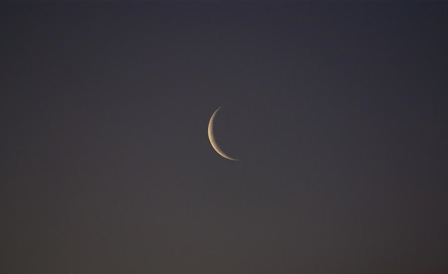 مركز فلكي يرعاه مكتب آية الله السيستاني يتوقع رؤية هلال شهر شوال يوم الثلاثاء