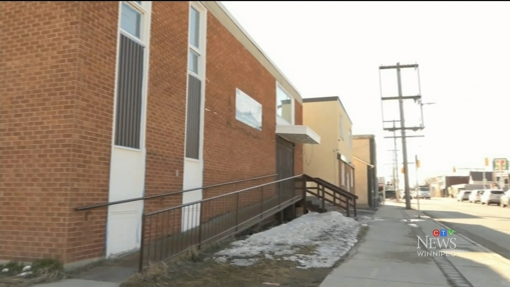 Canada Winnipeg Mosque says two people with an axe and knife tried to break in