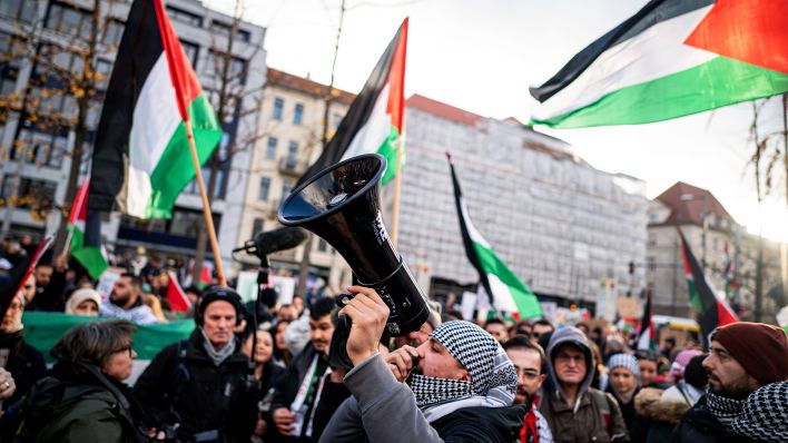 ألمانيا.. مئات المتظاهرين يهتفون لوقف "الإبادة" في غزة