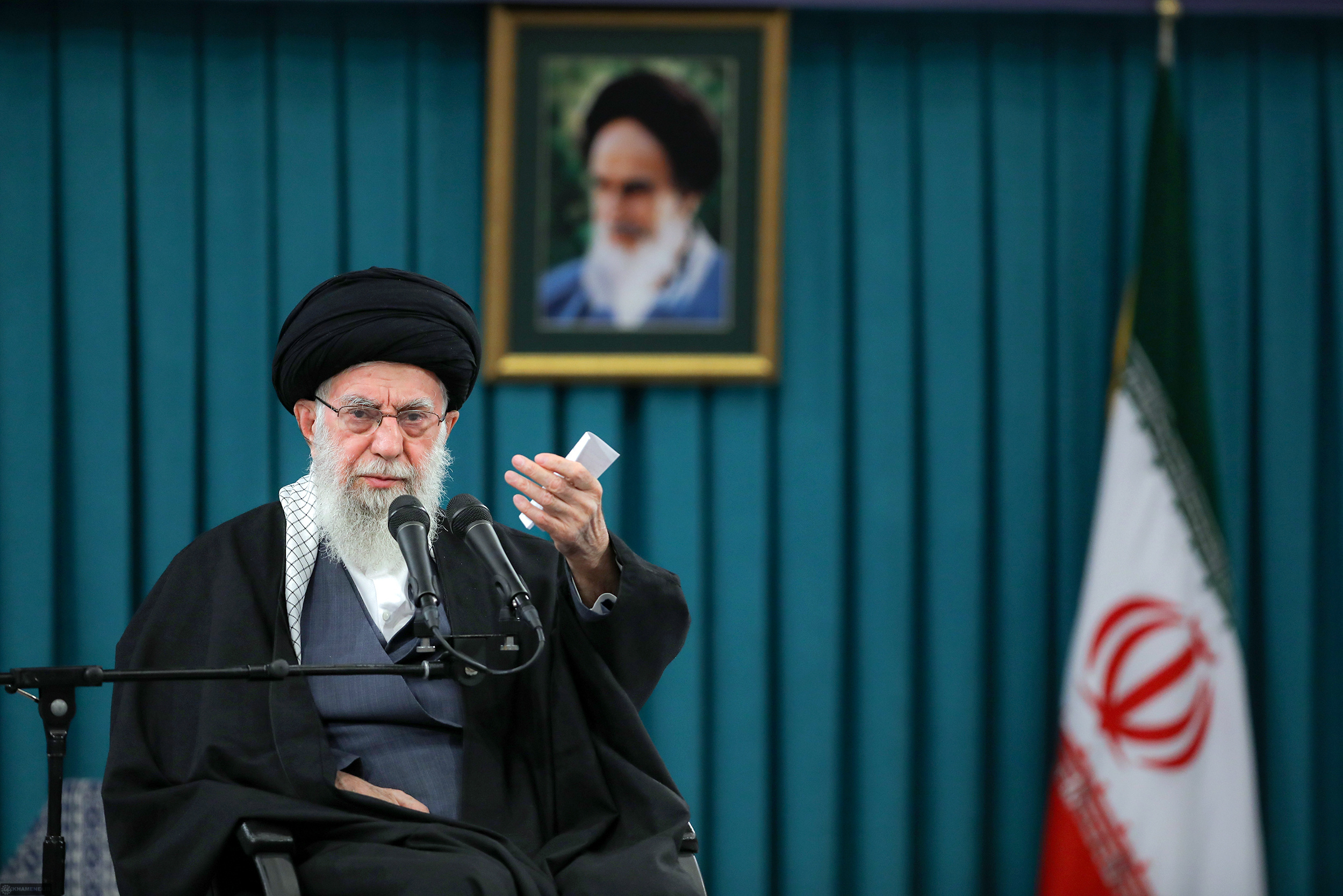 Imam Khamenei: Major flaw in Western universities causes science to become a tool in Zionists’ hands