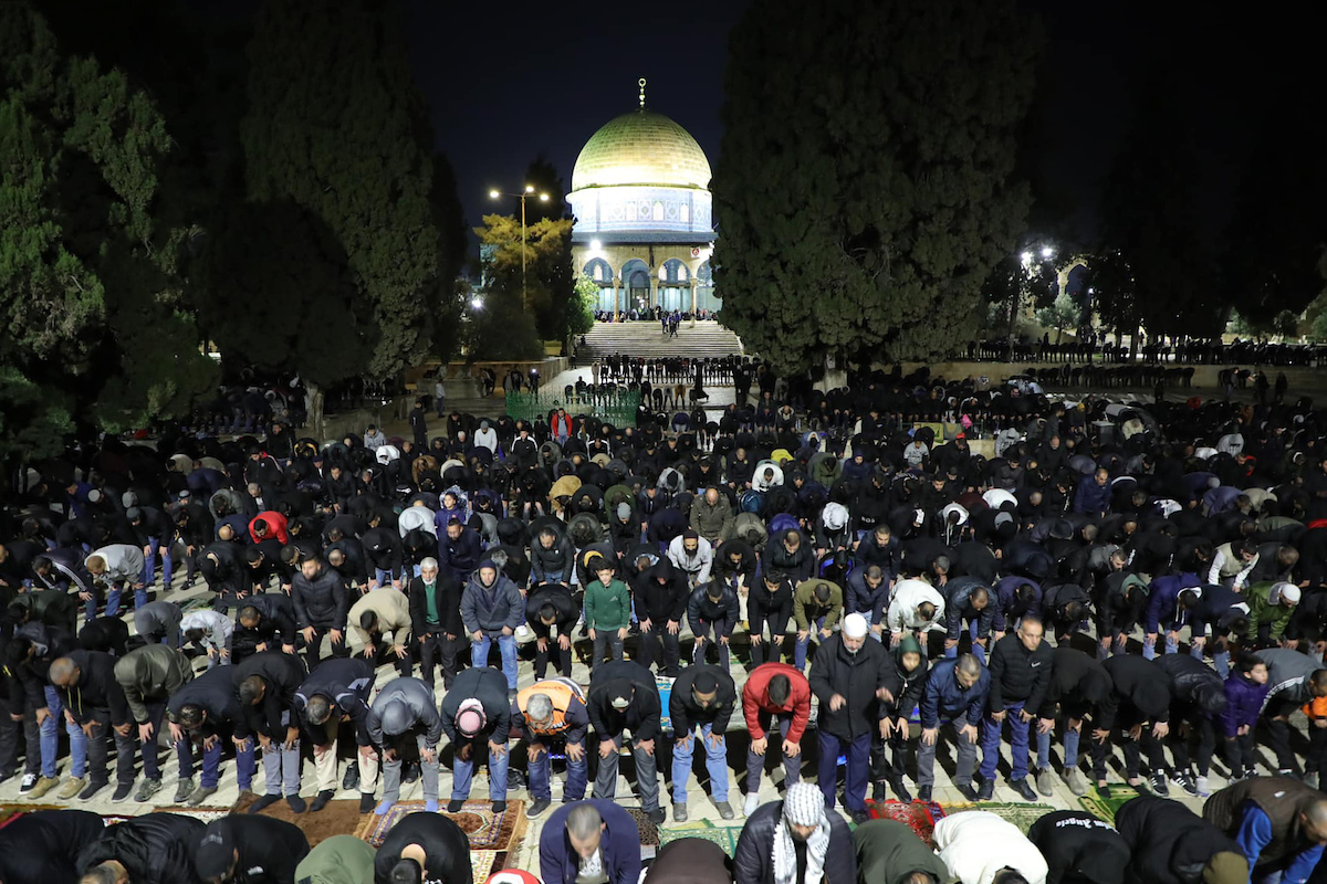 120,000 worshipers perform Taraweeh prayers at Aqsa Mosque