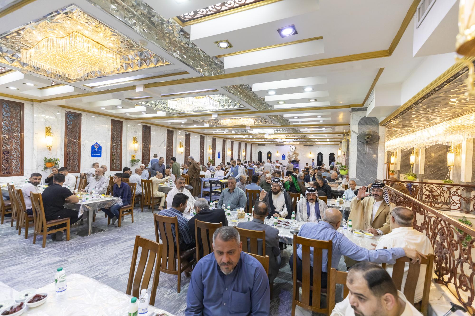 العتبة العباسية تستضيف أصحاب مواكب حسينية على مأدبة إفطار+(صور)
