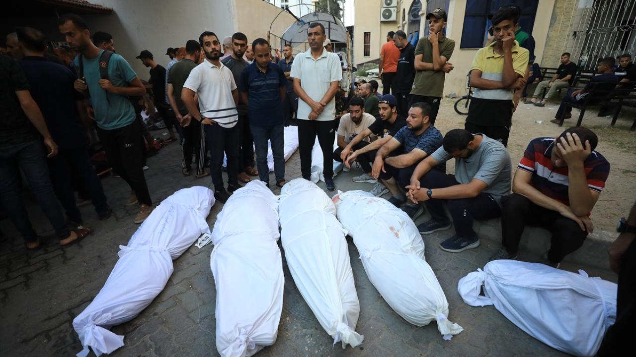 Israel mata mais de 100 civis em ataque a escola em Gaza