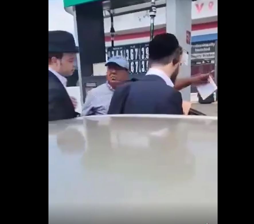 Video: A Bengali gas station worker refuses to fill fuel for Israeli customers