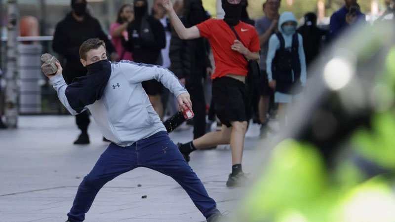 Inghilterra, uno sguardo a quattro gruppi violenti anti-migranti