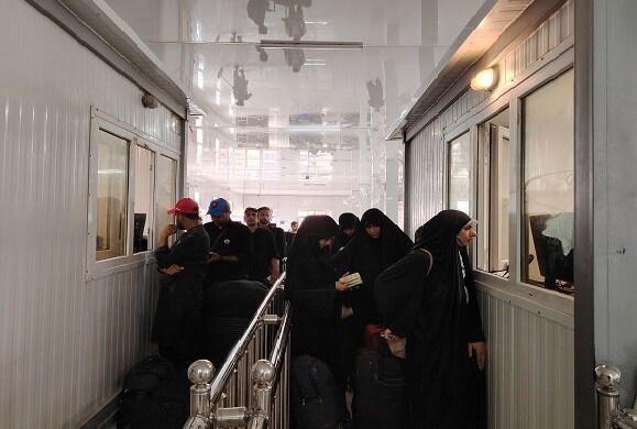 وصول زوار الأربعين الباكستانيين إلى إيران من حدود ريمدان