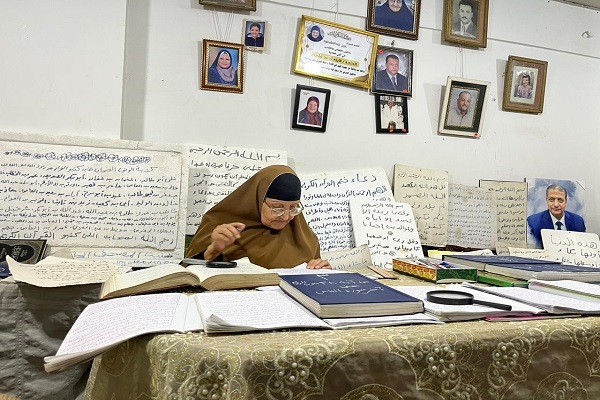 عجوزة مصریة رغم تجاوزها الـ90 عاما كتبت القرآن كاملا في ثلاثة مجلدات