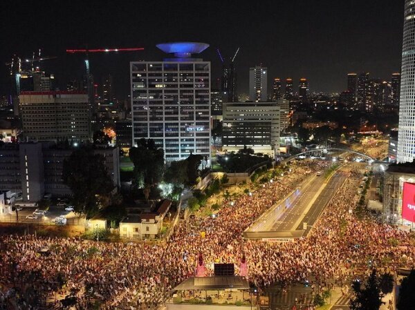 Thousands of Zionists protest against Netanyahu gov. in Tel Aviv