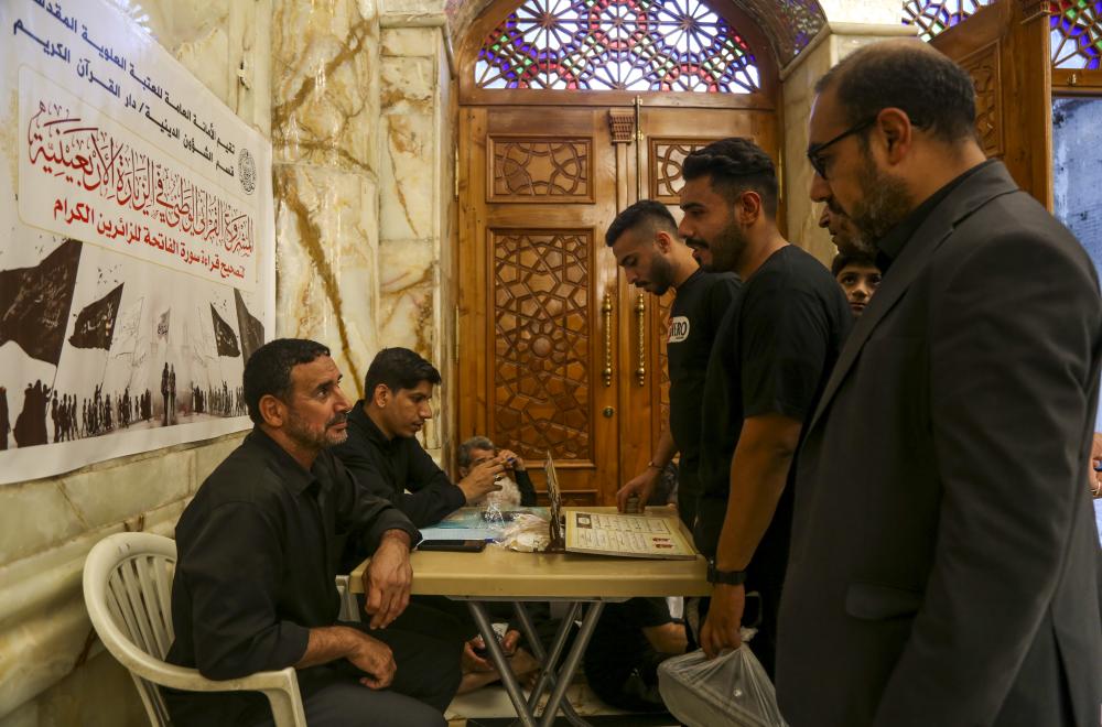 العتبة العلوية تقيم 250 محطة قرآنية لتصحيح قراءة الزوار أثناء زيارة الأربعين+(صور)