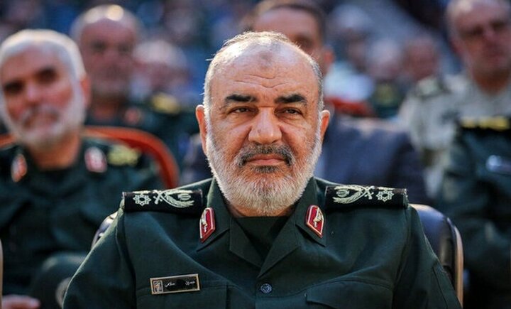 القائد العام لحرس الثورة يعزي باستشهاد "فؤاد شکر" للسيد حسن نصرالله