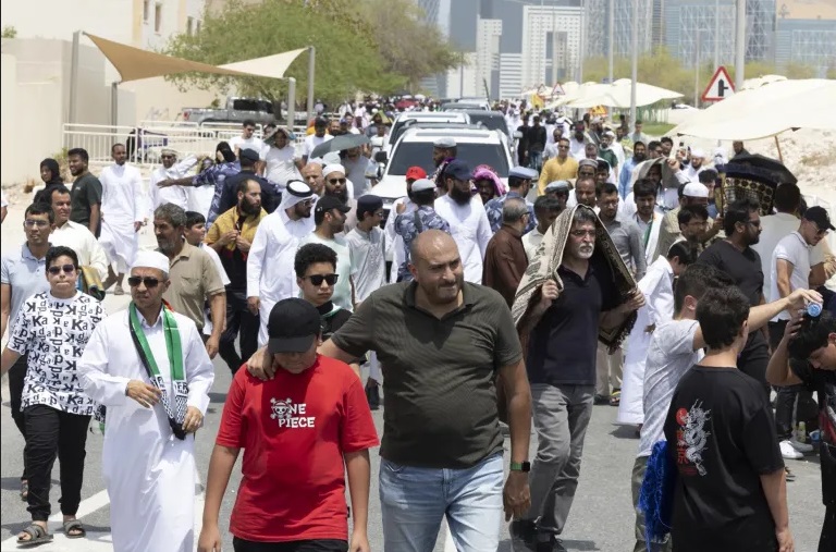 جموع غفيرة تودع الشهيد هنية لمثواه الأخير في قطر
