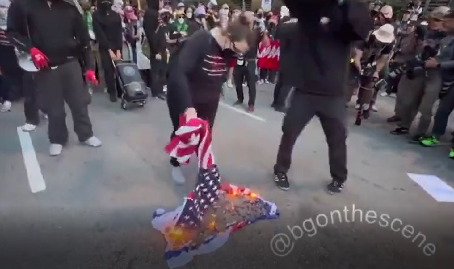 Video: US flag burned outside Israeli Consulate in Chicago in condemnation of its complicity in Gaza genocide