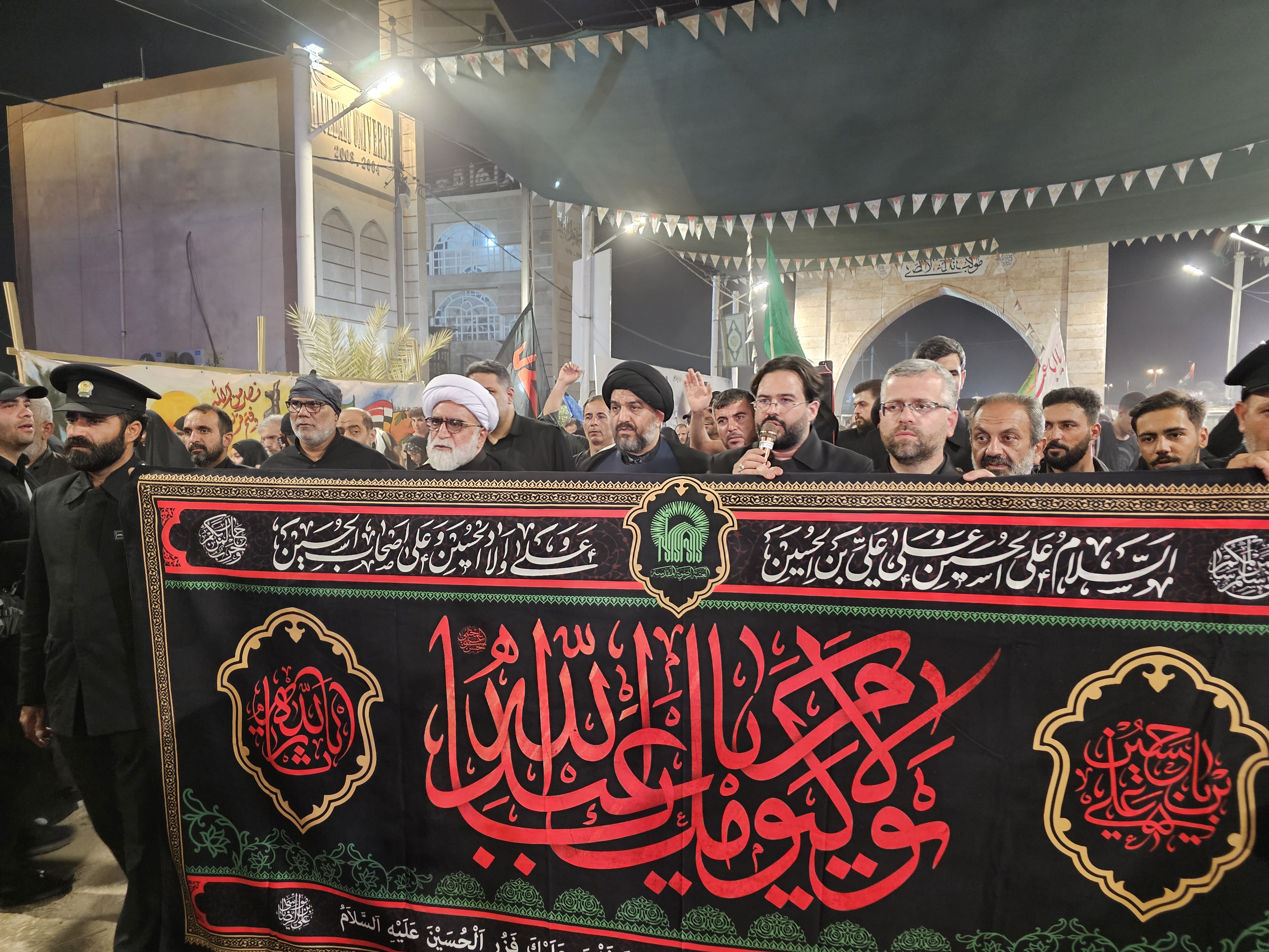  ویدیو | حضور تولیت حرم مطهر رضوی و خادمان امام رئوف در پیاده‌روی اربعین