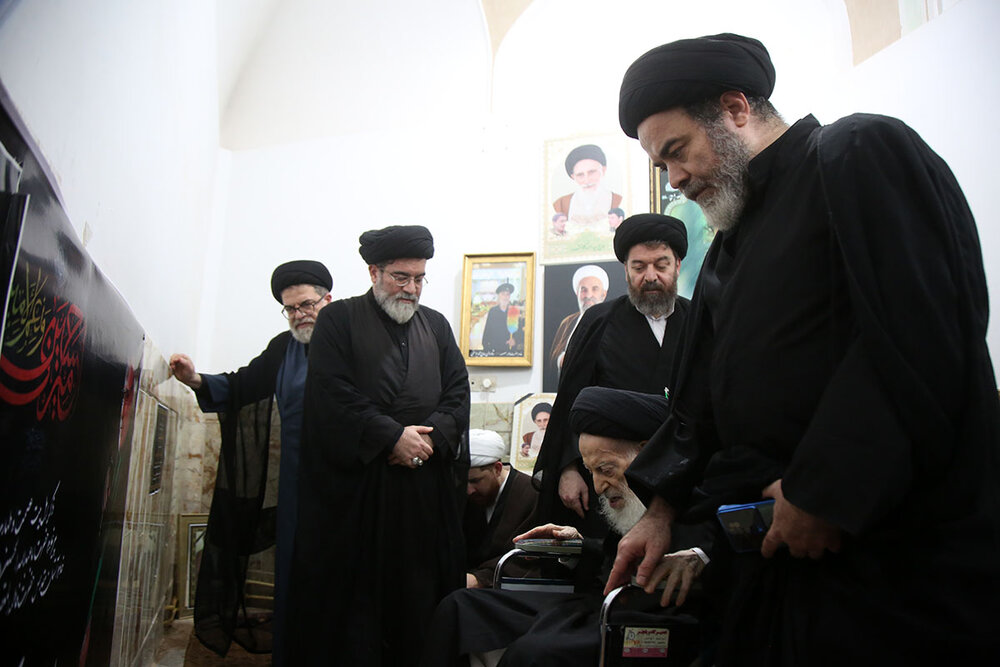 Photos: Grand Ayatollah Shubairi Zanjani visits Lady Masoumeh Shrine in Qom