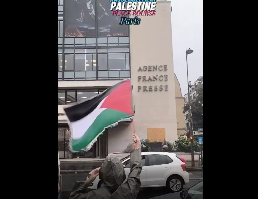 Video: Pro-Palestine activists gathered in front of AFP to denounce their silence on Israeli genocide in Gaza