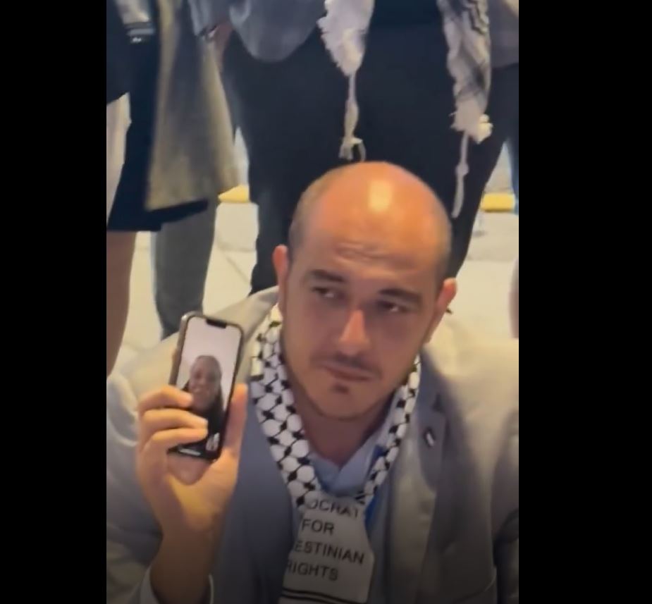 Video: American politician Rep. Cori Bush joined pro-Palestine activists sit-in in Chicago