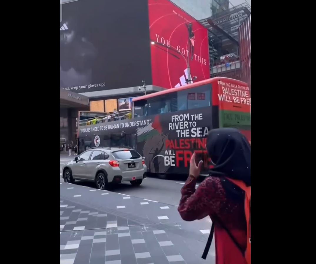 Video: A pro-Palestine bus displaying slogans in solidarity in New York